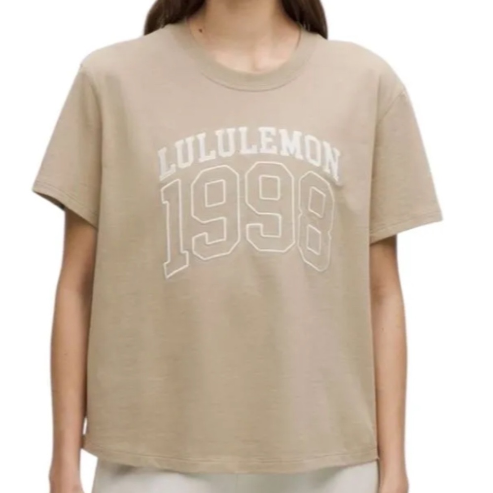 Lululemon Relaxed Fit Cotton Jersey T-Shirt *Graphic (Size 4) in Sheer Oak